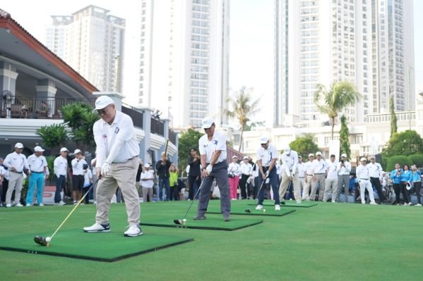 Turnamen Golf Meriahkan HUT