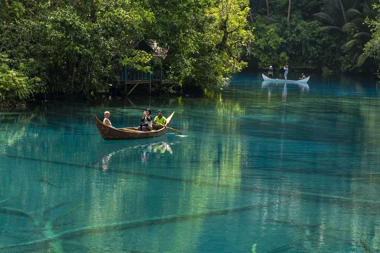 Wisata di Indonesia Danau Paisupok yang Biru dan Jernih