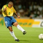 Pemain Bola Legendaris Tendangan Pisang Ala Roberto Carlos