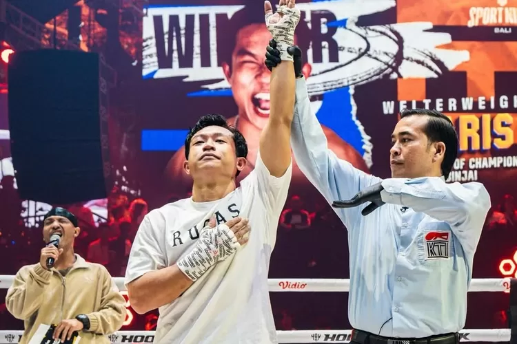 Paris Tumbangkan Edi Boxing