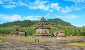 Wisata Di Jawa Tengah, Dari Candi Megah Sampai Laut Jernih Yang Bikin Rindu