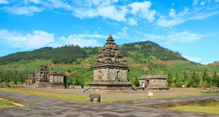 Wisata Di Jawa Tengah, Dari Candi Megah Sampai Laut Jernih Yang Bikin Rindu