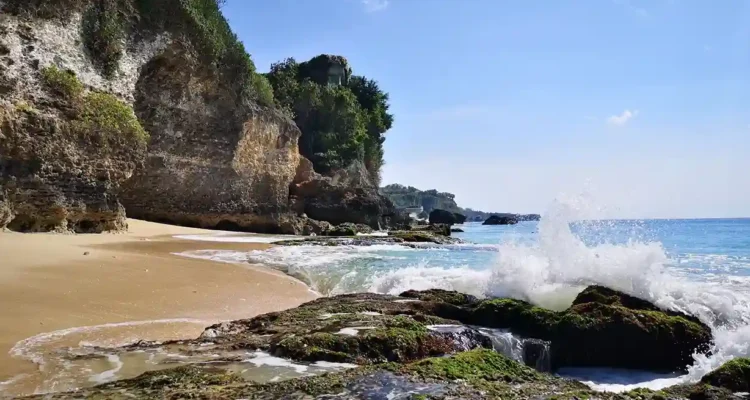 Pantai Lawata, Ruang Bersantai di Tepi Teluk yang Dekat dari Kota Bima