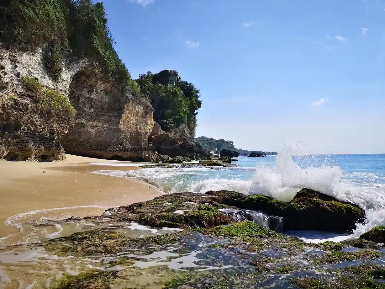 Pantai Lawata, Ruang Bersantai di Tepi Teluk yang Dekat dari Kota Bima
